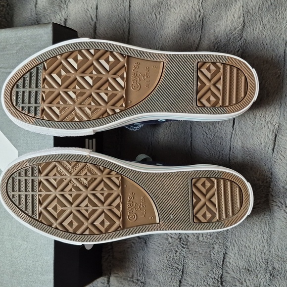 NWOT Double Tongues Blue and Camo Converse! Size 5 Junior! - Picture 10 of 12